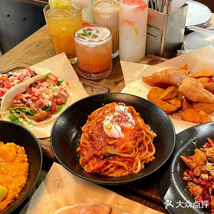 来武汉也要去的小酒馆工业风环境菜品真的惊艳我️