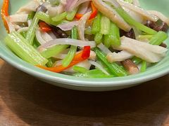 本芹爆炒鱼饼-弄堂里·寻味杭州(湖滨银泰in77C区店)