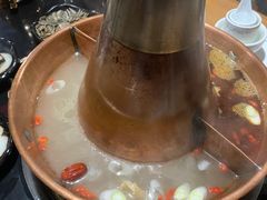 -果松木炭酸菜铜火锅·外婆参鸡汤