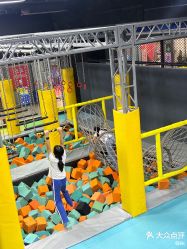 -蹦贝运动中心·蹦床·攀岩·闯关(龙岗店)