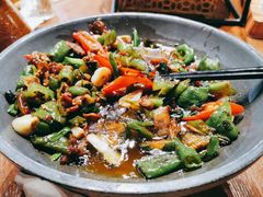 -老滇山寨•云南特色菜•地方菜•民族风情歌舞表演(金碧店)