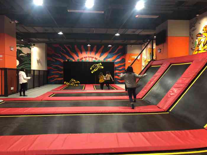 嗨马乐动蹦床·攀岩·弓箭·镭射(环球中心店)-"想