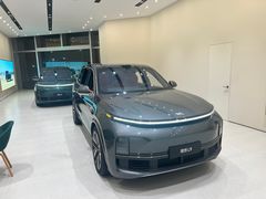 -理想汽车(世纪汇店)