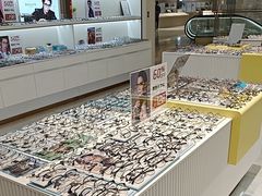 -J-Optical佳视明眼镜·蔡司视觉(青岛金茂览秀城店)