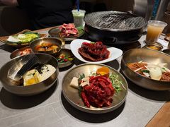 -草家酱蟹炭火烤肉店(珲春南路一店)