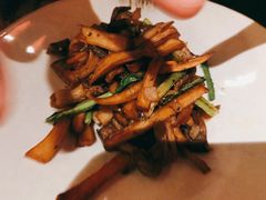 盐焗菌菇-丝路金桃·新疆菜(徐汇店)