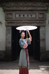 -一揽芳华汉服旗袍体验馆(拙政园店)