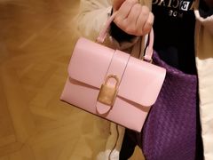 -文艺复兴百货(米兰大教堂广场店)