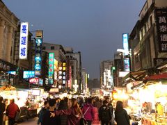 -六合夜市
