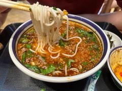 酸菜牛肉米线（鲜切生烫）-云阿蛮云南生烫牛肉米线(奉贤路店)