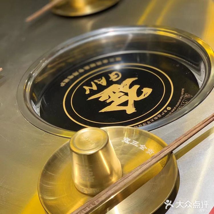 超梦幻🉐️鱼火锅店，不麻不立。