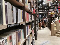 -钟书阁(群光广场店)