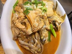 家焖杂拌鱼-小船渔村·大连菜(明泽街店)