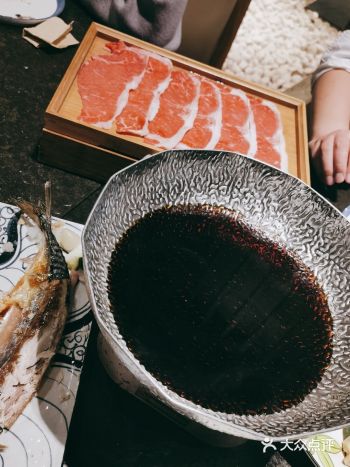 第一次吃，一般吧。吃个火锅感觉应该是一整锅上来满满幸