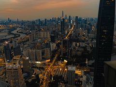 -深圳富苑皇冠假日套房酒店