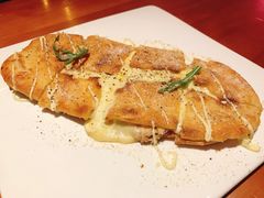 金枪鱼爆浆披萨-造精酿餐厅