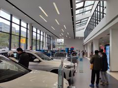 -上海宝信宝马4S店