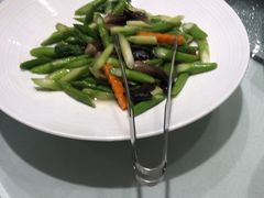 -海派美食·家宴海鲜青岛菜·石锅鲽鱼头(东方城店)