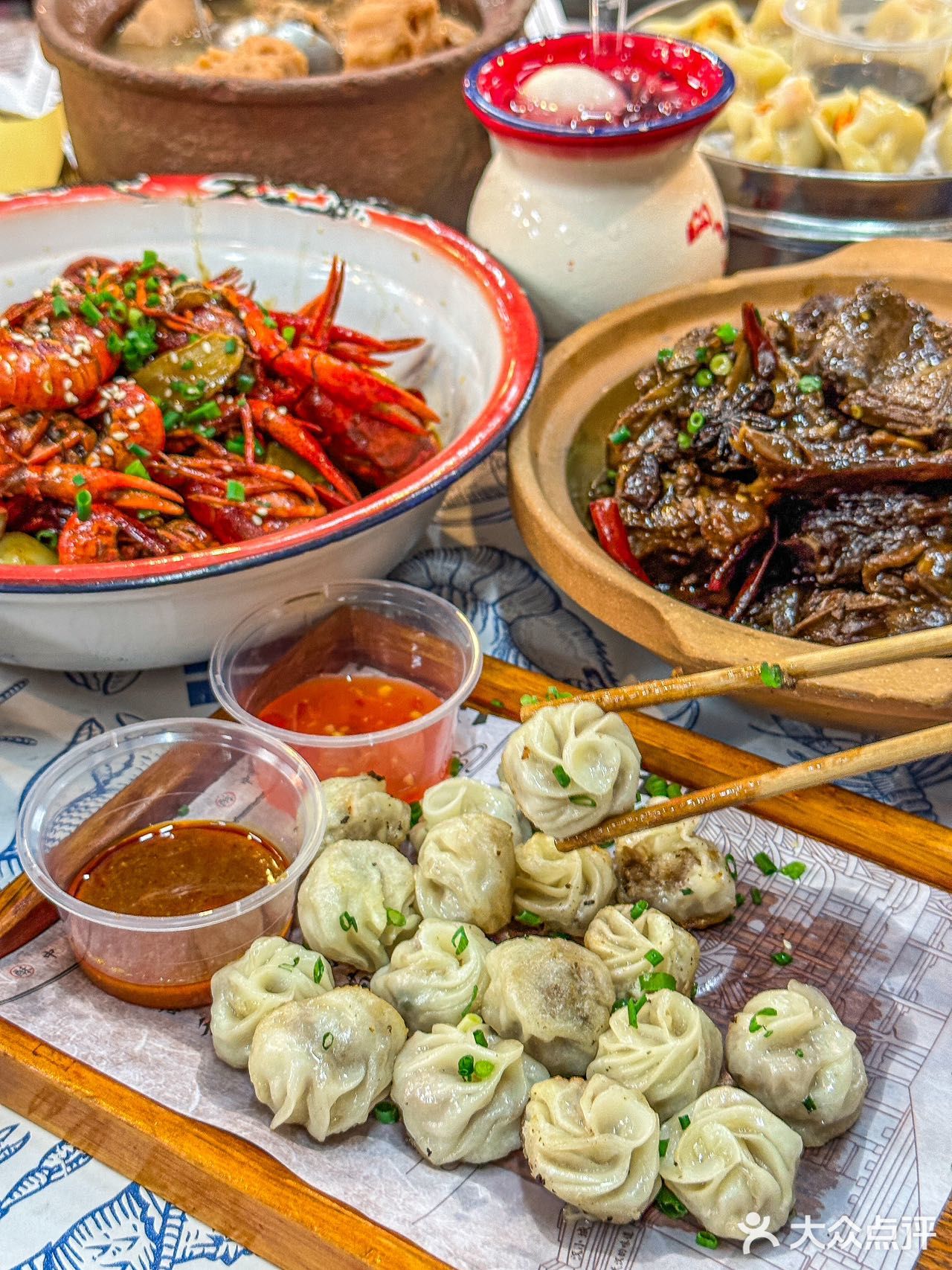 在武汉最复古怀旧的餐厅我竟然吃到了小龙虾饺子 