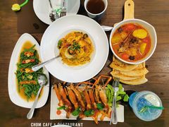 -Chom Cafe and Restaurant