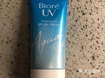 在好友的推荐下，首度尝试这支碧柔水感凝蜜面部保湿隔离