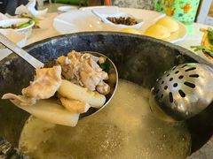 -鲁朗纳麦石锅鸡庄园
