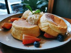 莓果奶油芝士舒芙蕾松饼-UPPER KITCHEN(延安路店)