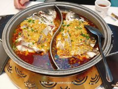 -阿瓦山寨·湘菜现炒·剁椒鱼头王(咸阳总店)