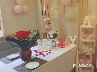 在I Do购买钻戒可以说是满满的仪式感,柜姐不仅服务