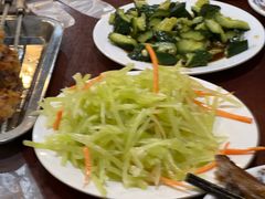 拍黄瓜-玫瑰红烤羊排(北新桥三条店)