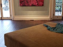 -Nathalie Djurberg与Hans Berg“牛皮纸包裹的月亮”-Prada荣宅当季展览