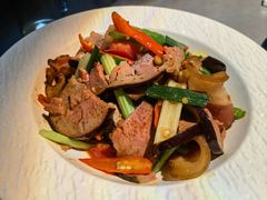 -伴山牛贵州黄牛肉火锅·苗疆非遗艺术餐厅(上海首店)