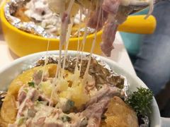 培根黑蒜风味芝士烤土豆，俄罗斯大串，水果沙拉-库滋明·俄罗斯特色美食(中央大街店)