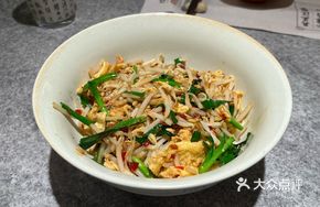 Stir-Fried Bean Sprouts with Free-Range Eggs