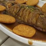 路过闵行朋友推荐的海鲜店，晚上四点半点才开门