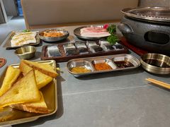 -围炉肉舍•炭烤活鳗•丹东海鲜烤肉(步行街店)