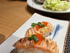火炙三文鱼手握寿司-虹料理·日料放题(悠方店)