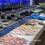 今天我要带你们探索一家超赞的海鲜大排档