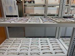 -无奔眼镜·蔡司·依视路授权店(朝阳大悦城店)