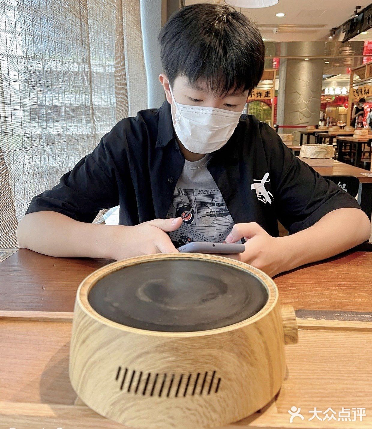 挂的都是南京的地方小吃，置身其中仿佛来到金陵