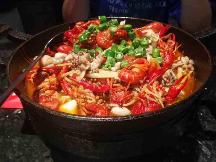 蛙舍·海鲜牛蛙(苏宁广场店)-"饭点去的,等位大概二十多分钟吧.