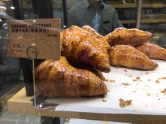 焦糖牛角包-PAPER STONE BAKERY(天环店)