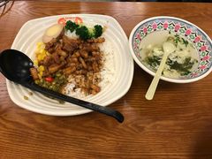 金牌卤肉饭-鑫花溪牛肉米粉(凤凰街创始总店)