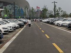 -融创茂-停车场