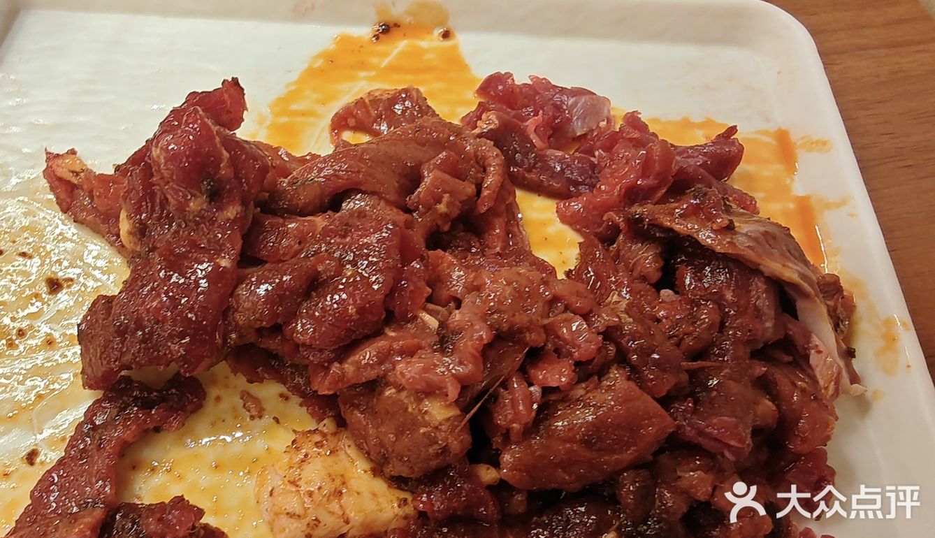 品尝烤肉美味