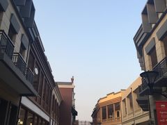 -王府井奥莱临潼小镇(临潼店)