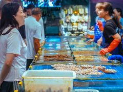 -三亚火车头万人海鲜广场