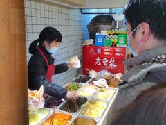 自助取餐区-三兄弟高炉烧饼