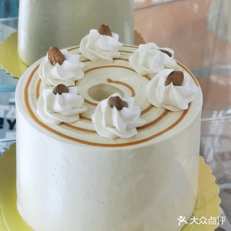 🉑SAYS戚风蛋糕到天环啦！松软甜蜜腻颜值爆表