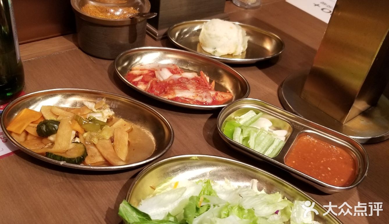 沈阳美女特意带我在上海吃一下家乡的品牌烤肉店